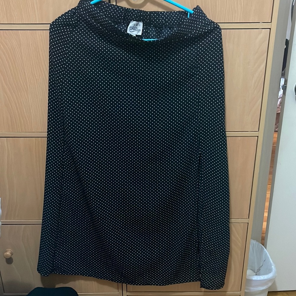 Maxi skirt with slit on left side
